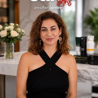 Many people wait until hair thinning becomes visible.
But early signs often start much sooner — and 