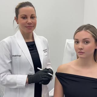 Barbie shoulders, but elevated 💉

TrapTox (Barbie Botox) gently relaxes the trapezius to create a l