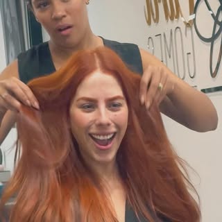 Hoje foi dia de retorcar o ruivo e o alongamento com a melhor equipe! ✨❤️
💇‍♀️ @atelie.carolgomes