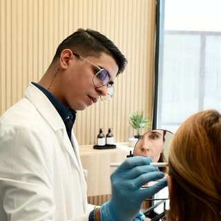 A refreshed appearance should still feel like you.

Neuromodulator treatments may help soften expres