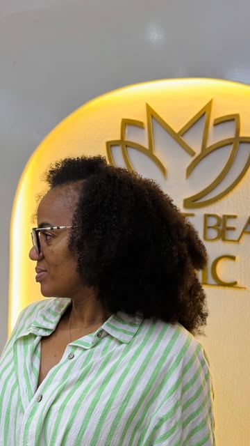 Cabelo Afro em Saias. Reutilizável, qualidade TOP!! 😍 😍 😍 🔥 

Cabelo e Colocação por apenas 4500