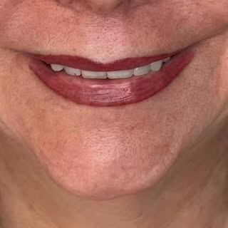 💋 Labios maduros, color suave y diseño pensado para realzar sin perder naturalidad.

Soy Katy Rocas
