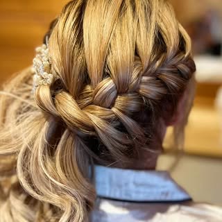 So yesterday marked the day that I did my very last wedding as a hairstylist 🥰 The Beautiful bride 