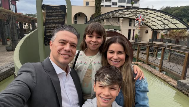 Feliz aniversário 🎁 meu amor!

Mãe e esposa exemplar!

Muito obrigado por tanto, que o Senhor siga 