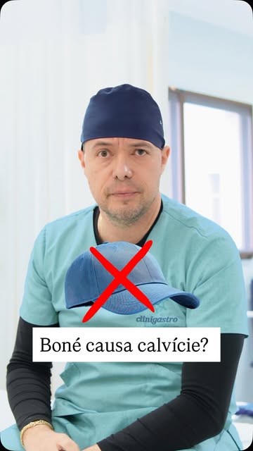 Boné causa calvície? 🧢❌

Não. A calvície, ou alopecia androgenética, está relacionada principalment