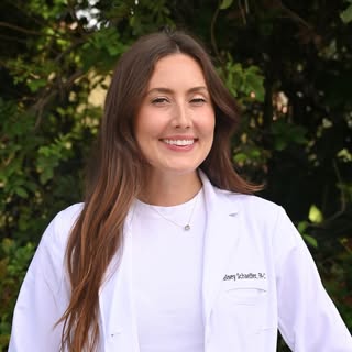 We are thrilled to welcome Kelsey Schaeffer, PA-C, to Miami Center for Plastic Surgery, Dermatology,