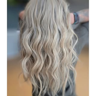 The ultimate Blonde in Saskatoon—powered by K18. 🧊✨
​I achieve my high-clarity blondes while keepin