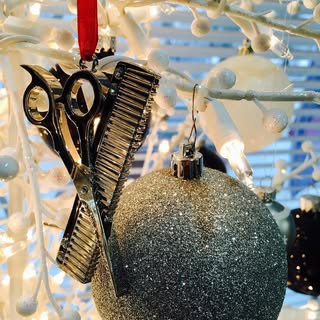 Loving this ornament a client gave us!
#christmas #christmasornaments #matibossalon #scissors #comb