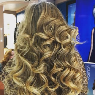 Fabulous highlights and curl style by Matt! Of course, it helps that the client has awesome hair, de