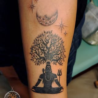 Rooted in stillness, guided by the moon, and empowered by the divine within. 
.
.
.
.
.
.
.
.
#Shiva