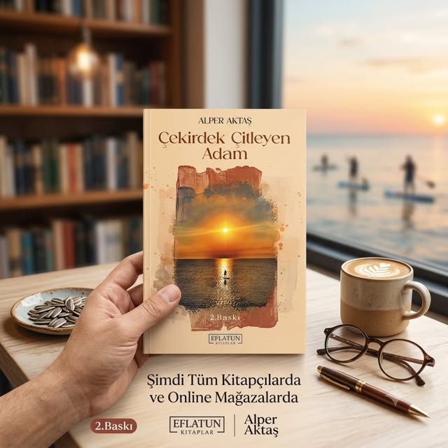 Denizin kıyısında, gün batımına karşı umarsızca hayatı izlemek🌅✨

Ve çekirdek çitlemek…

​Öykü kita