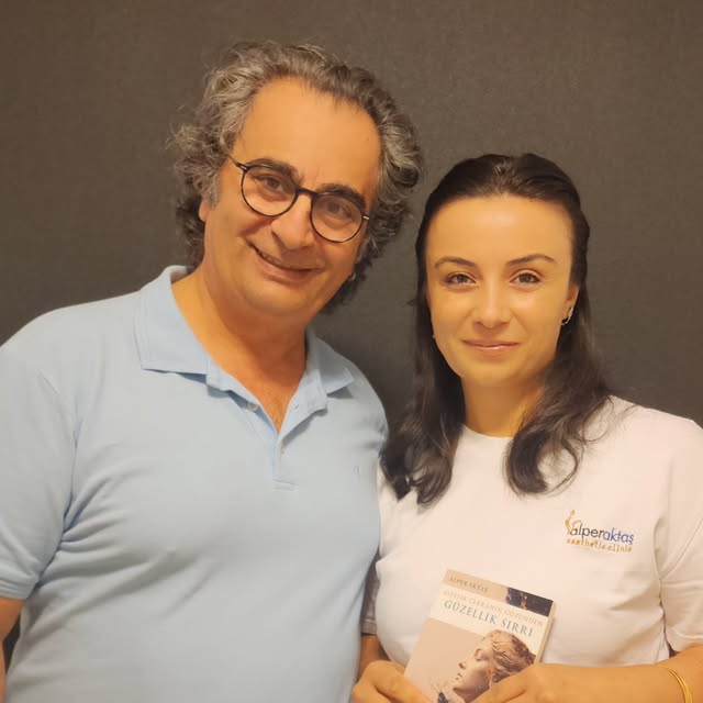 Bu sayfalara bir estetik cerrahın tanıklığını bıraktım; ancak güzelliğin asıl sırrı, perde arkasında