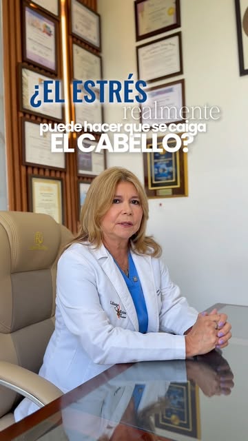 ¿Mucho estrés y más caída del cabello? Sí, puede estar relacionado. 🧠💇🏻‍♀️

En algunos casos, la 
