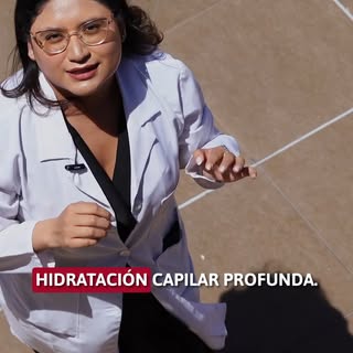 ¿Te vas a la playa? ☀️🌊 No dejes que el sol, la sal y el cloro destruyan tu cabello.

Este mes de a