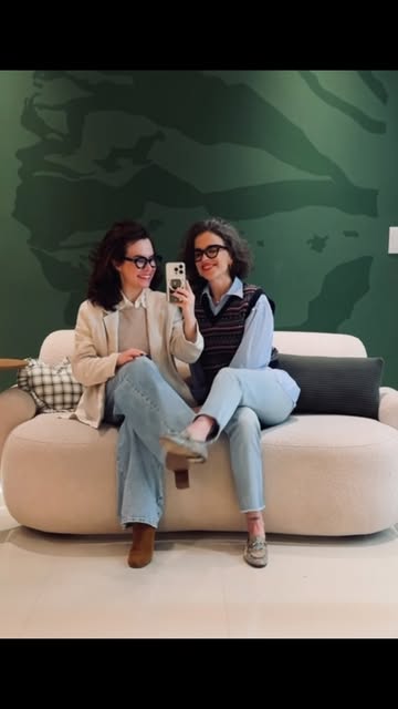 Eu sempre digo que gosto da Ana de graça.

Ela, por sua vez, já definiu nossa relação como “uma amiz
