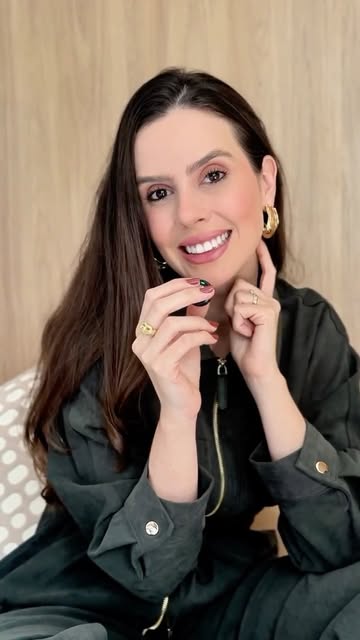 Você sabia que pior do que não fazer skincare é fazer skincare errado? 

Ácidos sem indicação, exces