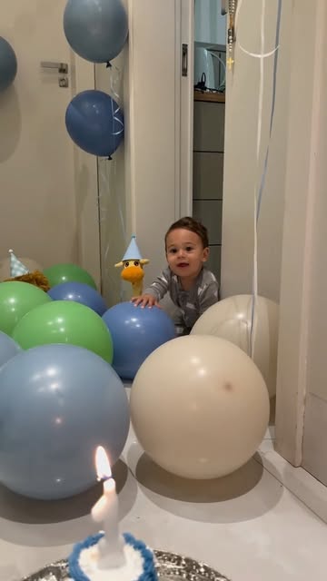 Manhã do aniversário de 1 aninho do nosso Joaquim! Estava tão ansiosa por esse momento!
Mamãe e papa