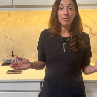 ¿Te preocupa la caída del cabello pero crees que la única solución es una cirugía? ¡Para nada! 🚫. A