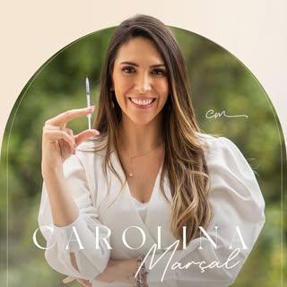 Eu sou a Dra. Carolina Marçal, médica com foco em transplante capilar e tratamento clínico e quero a