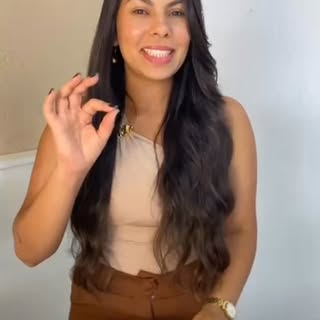 Seu cabelo não começa no fio… começa no couro cabeludo.

Cronograma capilar trata os fios, devolve b