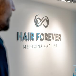 Estas son algunas de las caras de nuestros casos de éxito 💙✨

Cada paciente que confía en Hair Fore