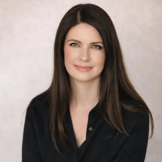 I’m Carmen Du Preez (IAT) — Trichologist.

My work in hair and scalp health is built on 18 years of 