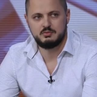 Da li razmišljate o transplantaciji kose?

Dr Shadi, stručnjak za transplantaciju kose, pruža detalj