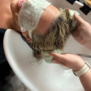 Melt away the stress 💆‍♀️✨

A little scalp love… a quiet moment… and products that actually do some