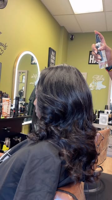 Sew-in with minimal leave out 🤩

Second install and the SBK Haircare bundles are still giving! ✨ A 