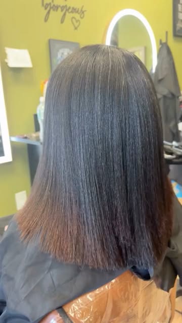 So GOODT! 🤩

Layers that move, bounce, and bring your hair back to life ✂️✨ A fresh layered cut add