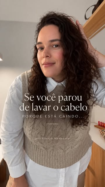 Adiar a lavagem não vai fazer esses fios deixarem de cair. 👀

Se a quantidade de cabelo no banho co