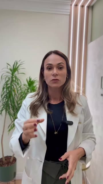 A calvície não começa quando você já perdeu muito cabelo. 

Ela pode dar sinais bem antes e quanto m