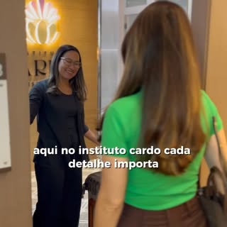 Cansada de ver seus cabelos caindo dia após dia?

No Instituto Cardo, seus fios recebem a atenção qu