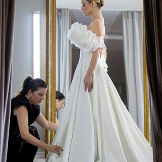 Desenvolver o vestido da Júlia foi um presente! Sabe aquele processo leve, feliz que toda noiva deve