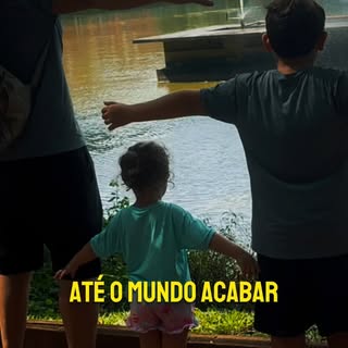 O tempo passa rápido.

Os vídeos mudam, as crianças crescem, as fases vão embora…

Mas uma coisa per