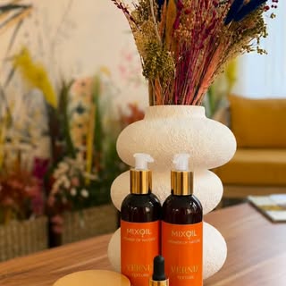 Summer is over. Hair reset begins. ☀️🌊🧡✨

Nuestro protocolo post-verano repara, nutre y devuelve e