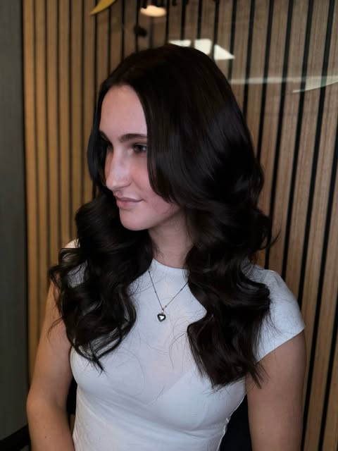 Extensions? What extensions? 👀

Our 16” Russian Keratin Bonds adding fullness and length while stil