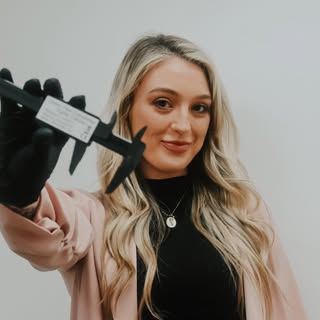 Meet Ilyssa Patterson, Certified Brow Artist, specialized in microblading and microshading. We are e