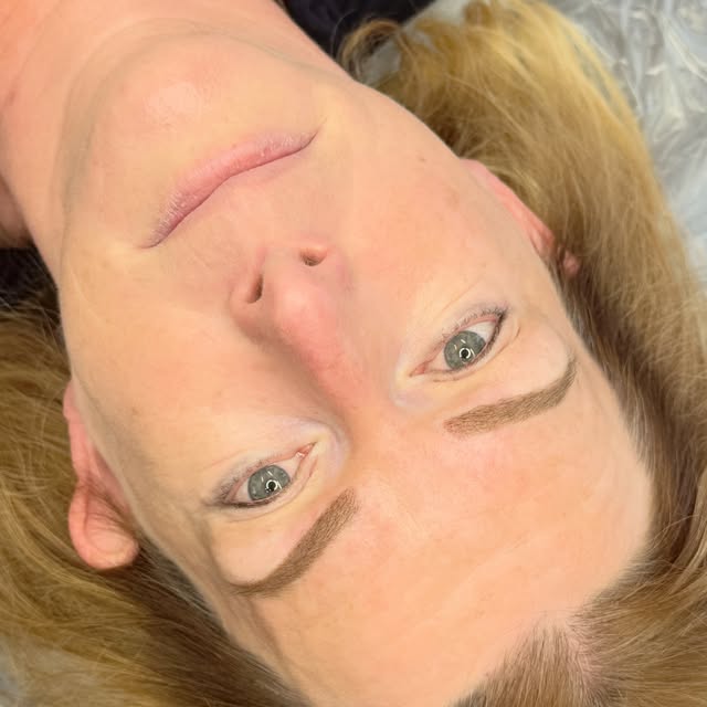 ✨ Soft, natural blonde powder brows… blonde brows deserve just as much attention to detail as any ot