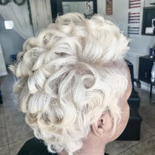 Beautiful blonde, gets it done. #thetextureexpert #macongahair #fortvalleyhair