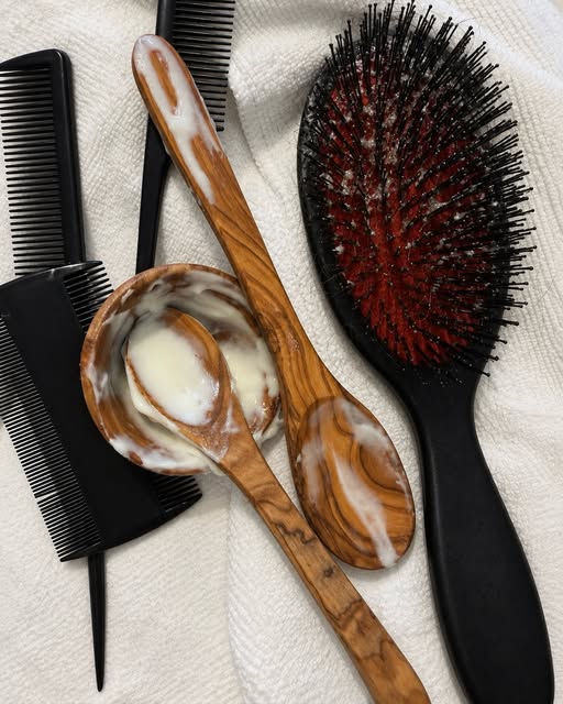 Your 𝙨𝙘𝙖𝙡𝙥 deserves a fresh start.

Your first 𝙨𝙘𝙖𝙡𝙥 exfoliation — cleanse, release, reset