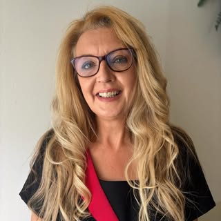 👋 Hi, I’m Lynda — Founder of Hair Design Company with over 20 years Hair Loss expertise & a special