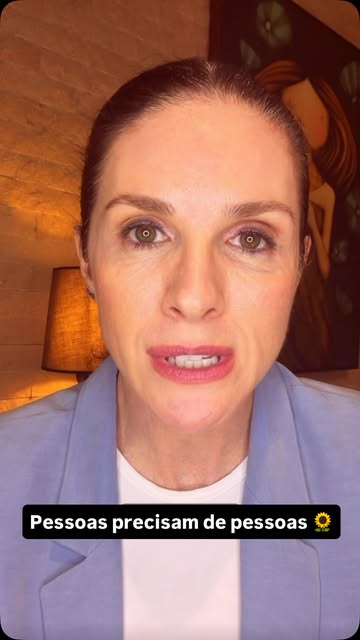 Há dores que não precisam de respostas perfeitas. Precisam de presença.
De escuta.
De alguém de carn