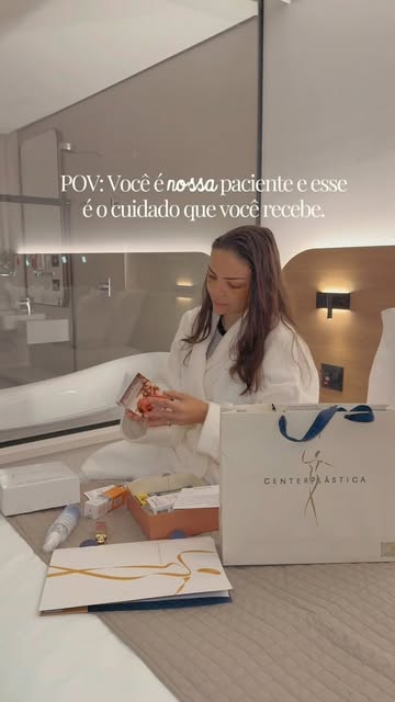 Na cirurgia plástica, cuidar vai muito além do procedimento. 

Está nos detalhes, na atenção, no aco