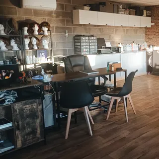 Beauty coulisse c'est fait une beauté. 
Le salon ne ferme pas cet été n'oubliez pas de prendre vos r