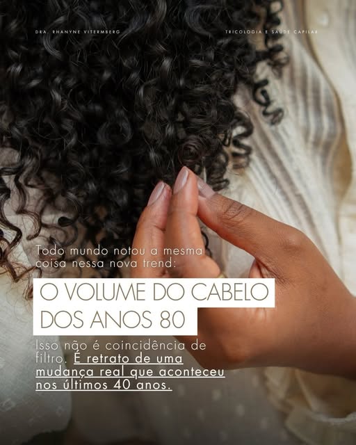 Todo mundo reparou no cabelo cheio das fotos anos 80. 

Mas ninguém parou para perguntar por que o d
