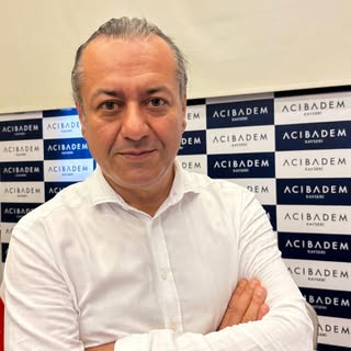 Yüzeyel varis tedavisi, cilde yakın yerleşimli genişlemiş toplardamarların (varislerin) görünümünü a