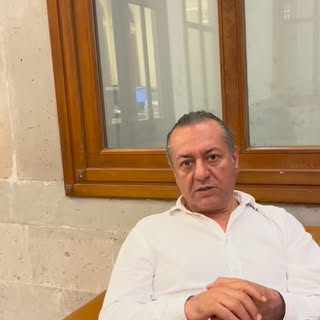 Saç köklerini desteklemeyi ve saçın daha güçlü uzamasına katkı sağlamayı amaçlayan yenileyici bir uy