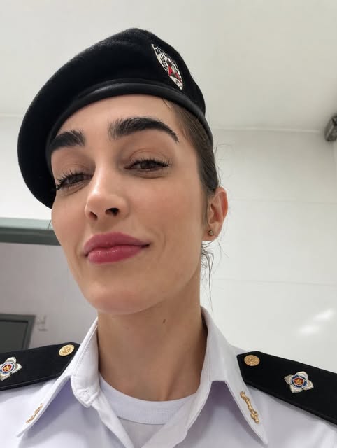 Uma policial com uma sobrancelha assim não quer briga com ninguém! Resultado definitivo do transplan