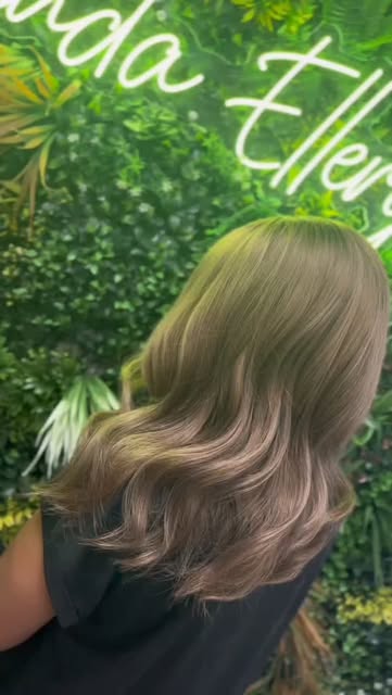Regain your confidence, strand by strand 😍 
#femalepatternhairloss #MeshIntegration #ThinningHair #